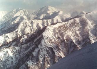 朝日連峰の春